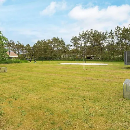 6 Person In Jerup-by Traum