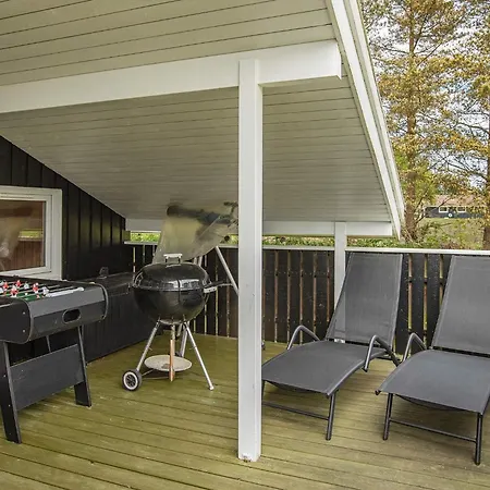 6 Person In Jerup-by Traum Jerup